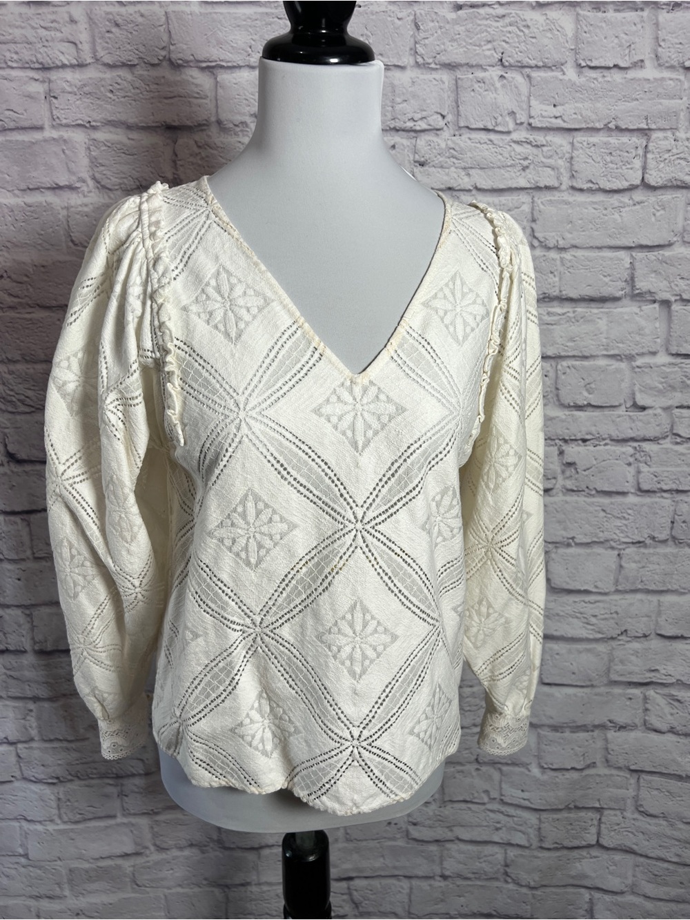 Sezane Lauren V-Neck Puff Long Sleeve Blouse Cream/Ecru Size 34 (small)